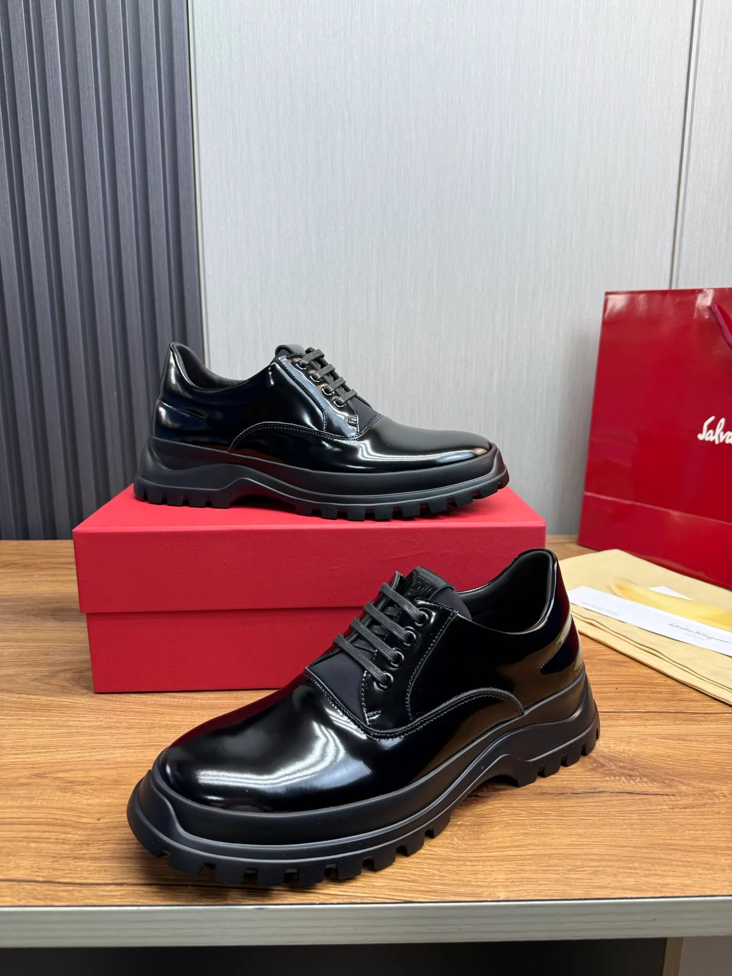 Men's shoes 💰880💰 Ferragamo. [Ferragamo] Men's Loaf leather shoes, the latest hot style, 1:1 original purchase quality, top quality, imported open-edge beaded cowhide leather on the upper, hand-made three-dimensional stitching highlights the round toe design, the inner feet are made of imported cowhide, with original wear-resistant rubber outsole, matching code 39-44, (38, 45 custom-made, non-refundable)